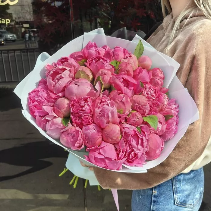 35 пионов